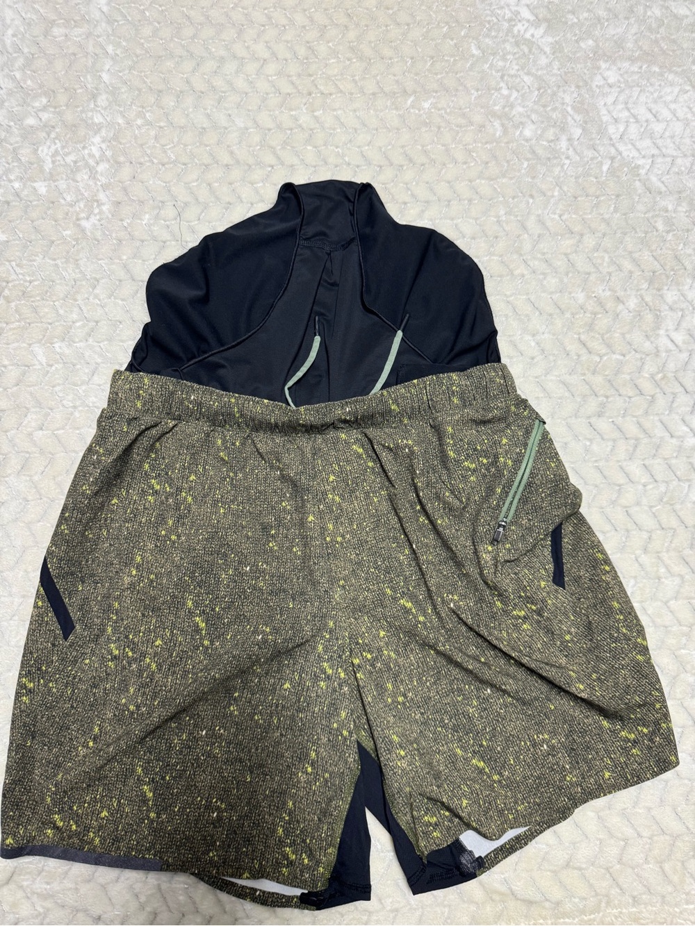 Lululemon Surge Lined Shorts 6"
Speckled Green Men's S Stretch Waist
Zip Pockets - Picture 6 of 10